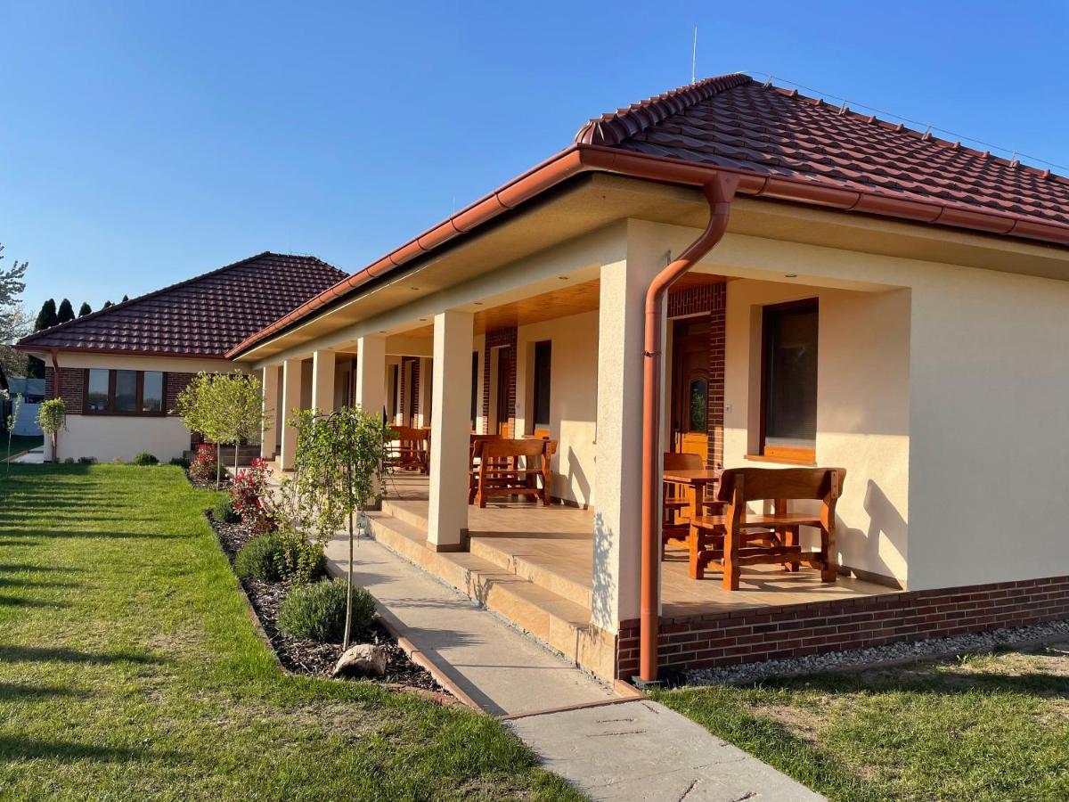 Nero Apartman Veľký Meder Exteriör bild